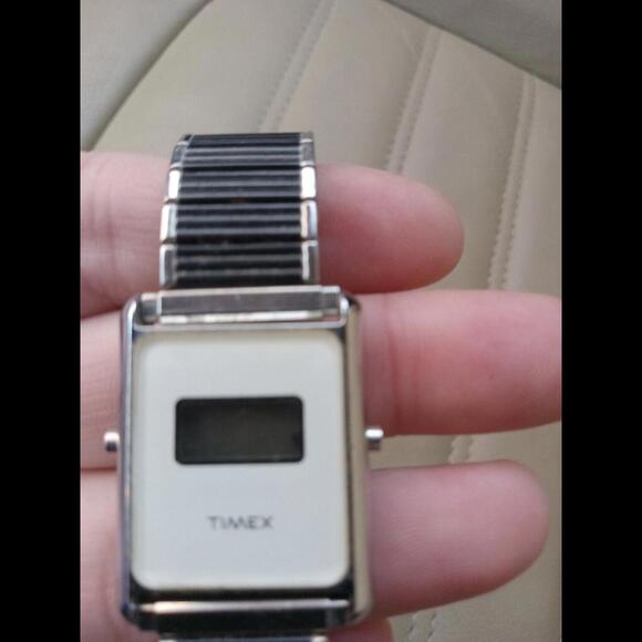 Vintage Timex Digital K-Cell Unisex Watch with Adjustable Band--needs a Battery! - Picture 3 of 7